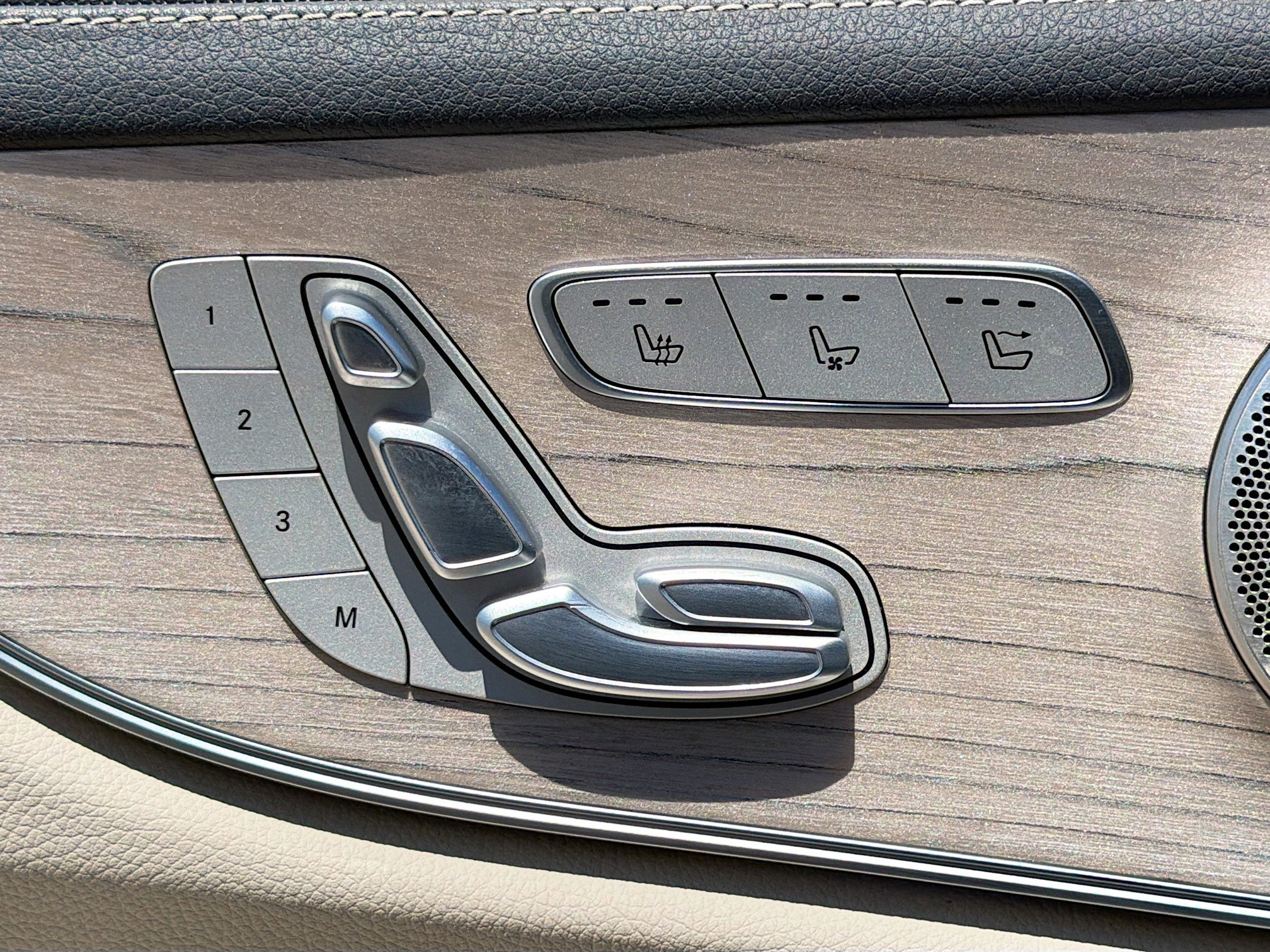 Used 2023 Mercedes-Benz E 450 4MATIC Cabriolet image 25