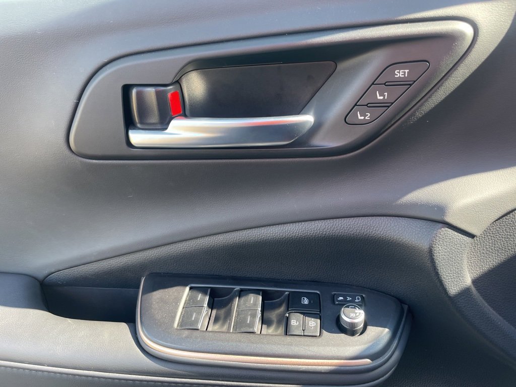 Used 2023 Toyota Crown Platinum image 17