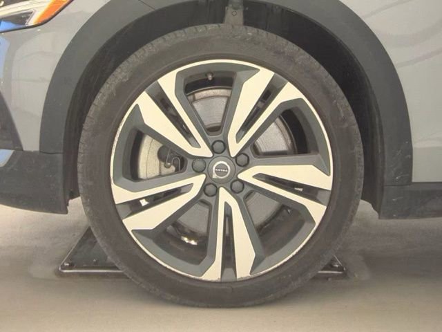 Used 2025 Volvo V60 B5 Cross Country Plus AWD/4WD image 21