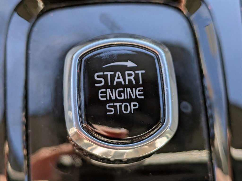 Certified 2022 Volvo XC90 T5 Momentum w/ Climate Package image 29