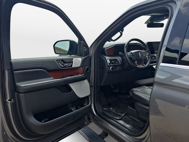 Used 2021 Lincoln Navigator Reserve w/ Luxury Package AWD/4WD image 20