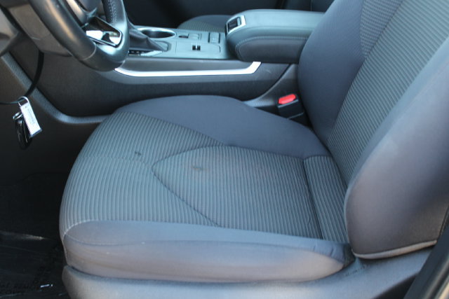 Used 2020 Toyota Highlander LE FWD image 33