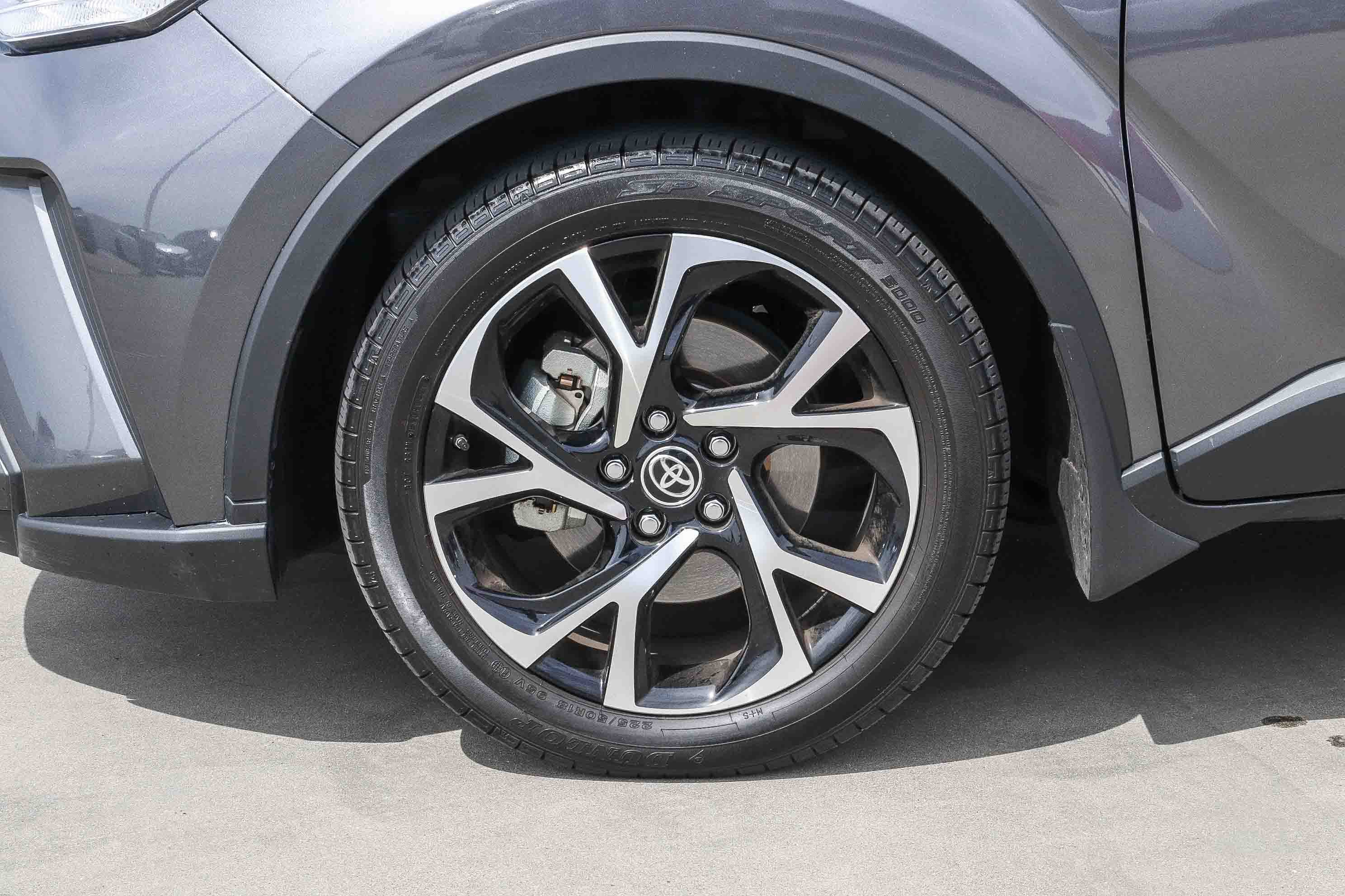 Certified 2021 Toyota C-HR XLE image 9