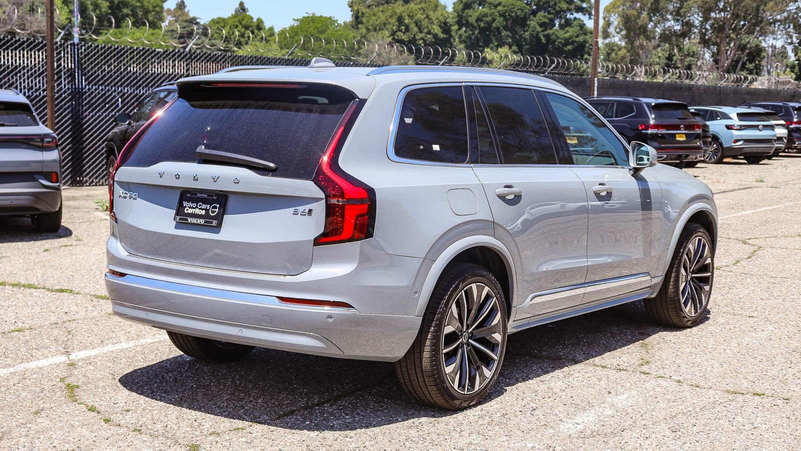 Used 2025 Volvo XC90 B6 Ultra w/ Protection Package Premier AWD/4WD image 4
