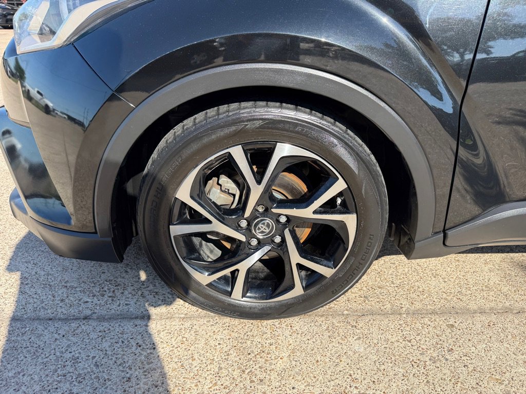 Used 2019 Toyota C-HR Limited FWD image 13