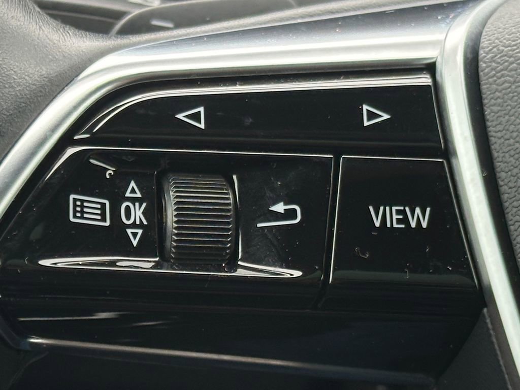 Used 2022 Audi e-tron Premium Plus w/ Premium Plus Package image 22