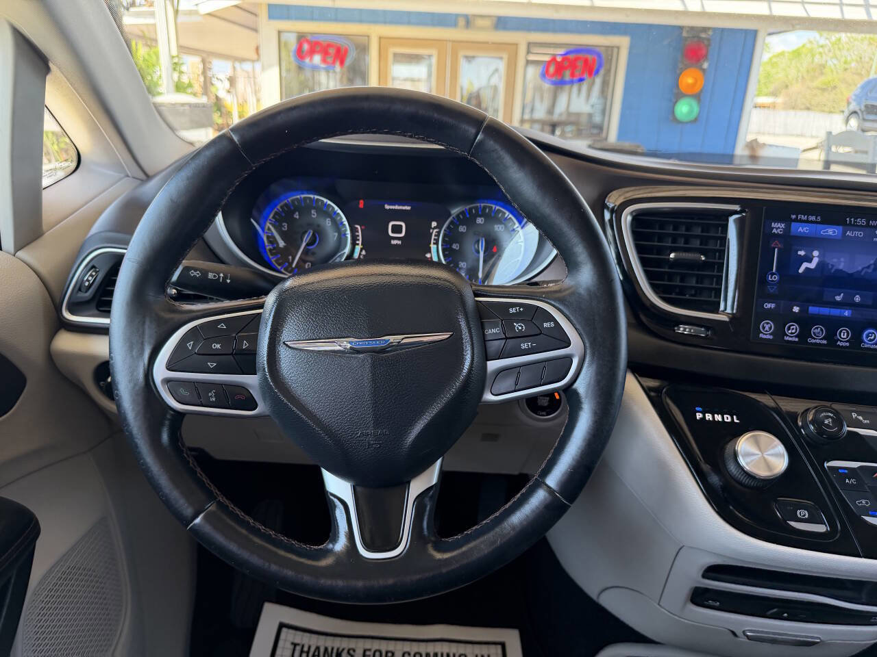 Used 2017 Chrysler Pacifica Touring-L Plus FWD image 17