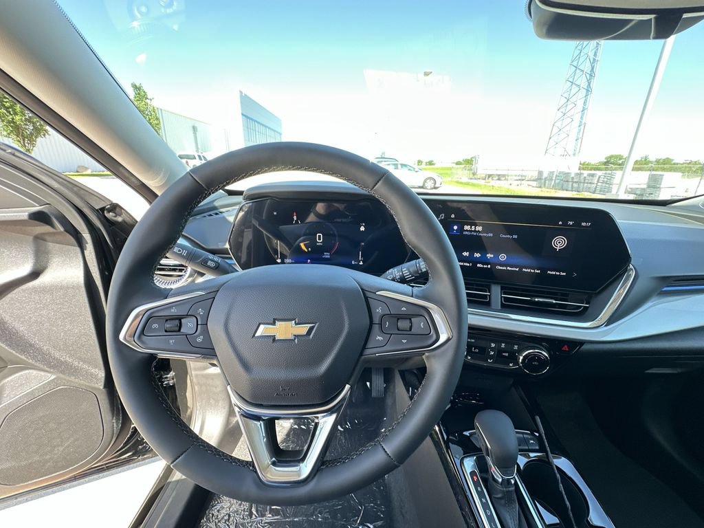 New 2026 Chevrolet Trax LT w/ LT Convenience Package FWD image 11