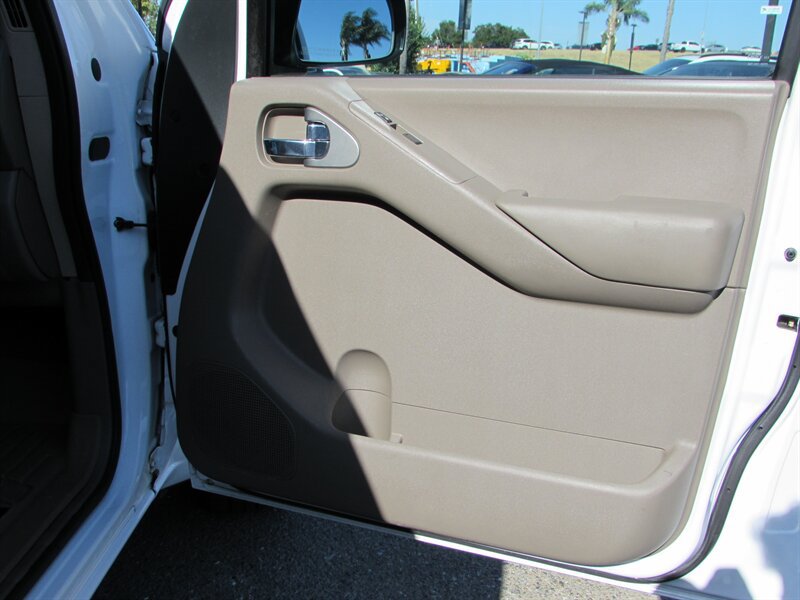 Used 2012 Nissan Frontier SV RWD image 19
