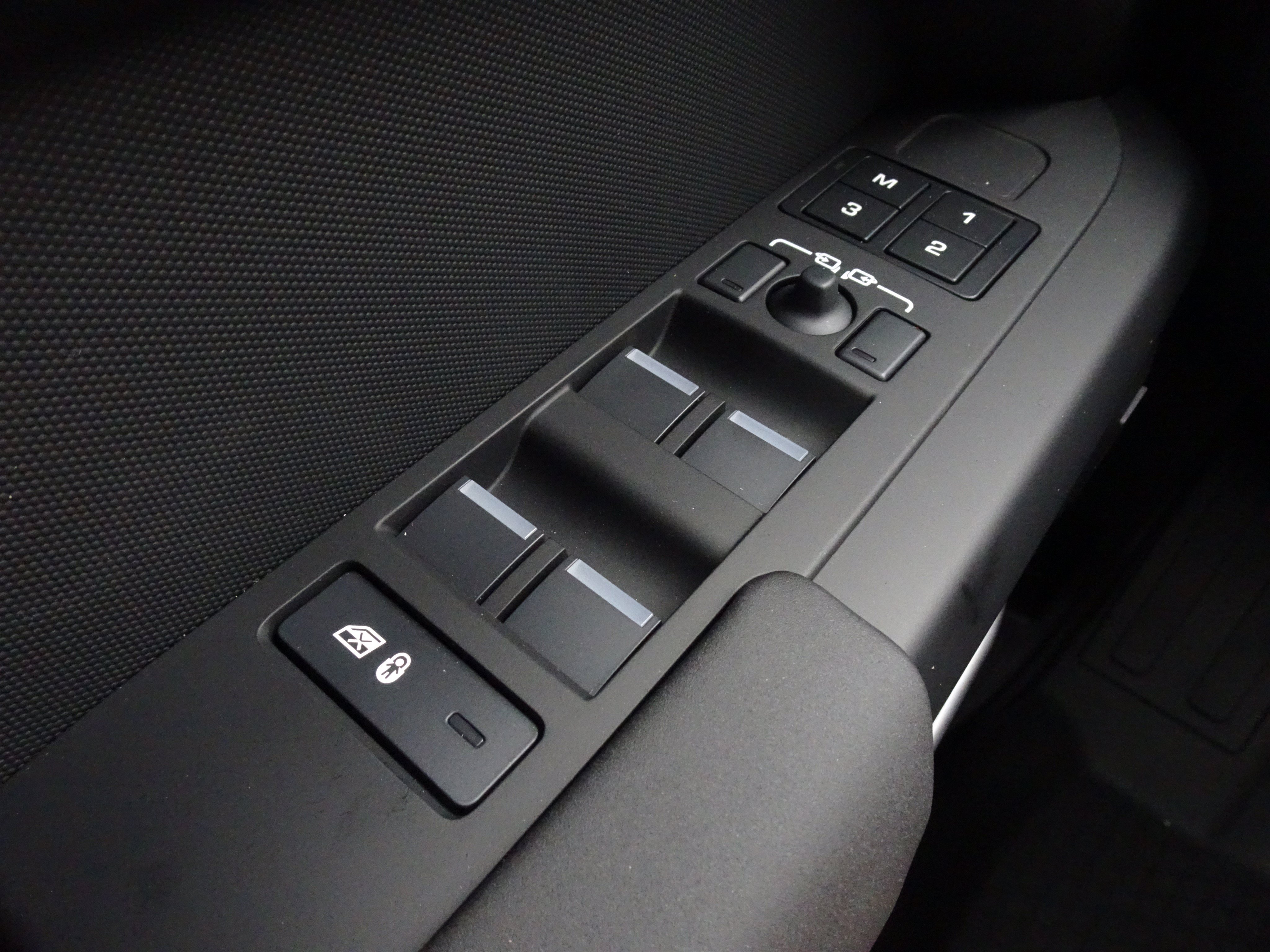 New 2026 Land Rover Defender 110 S AWD/4WD image 27