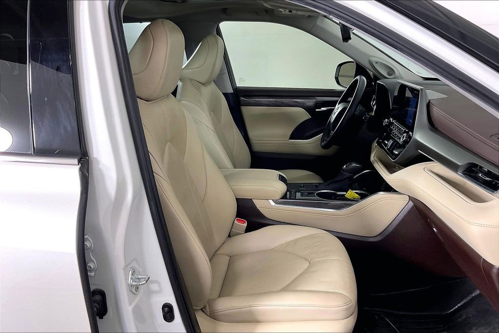 Used 2021 Toyota Highlander Limited image 10