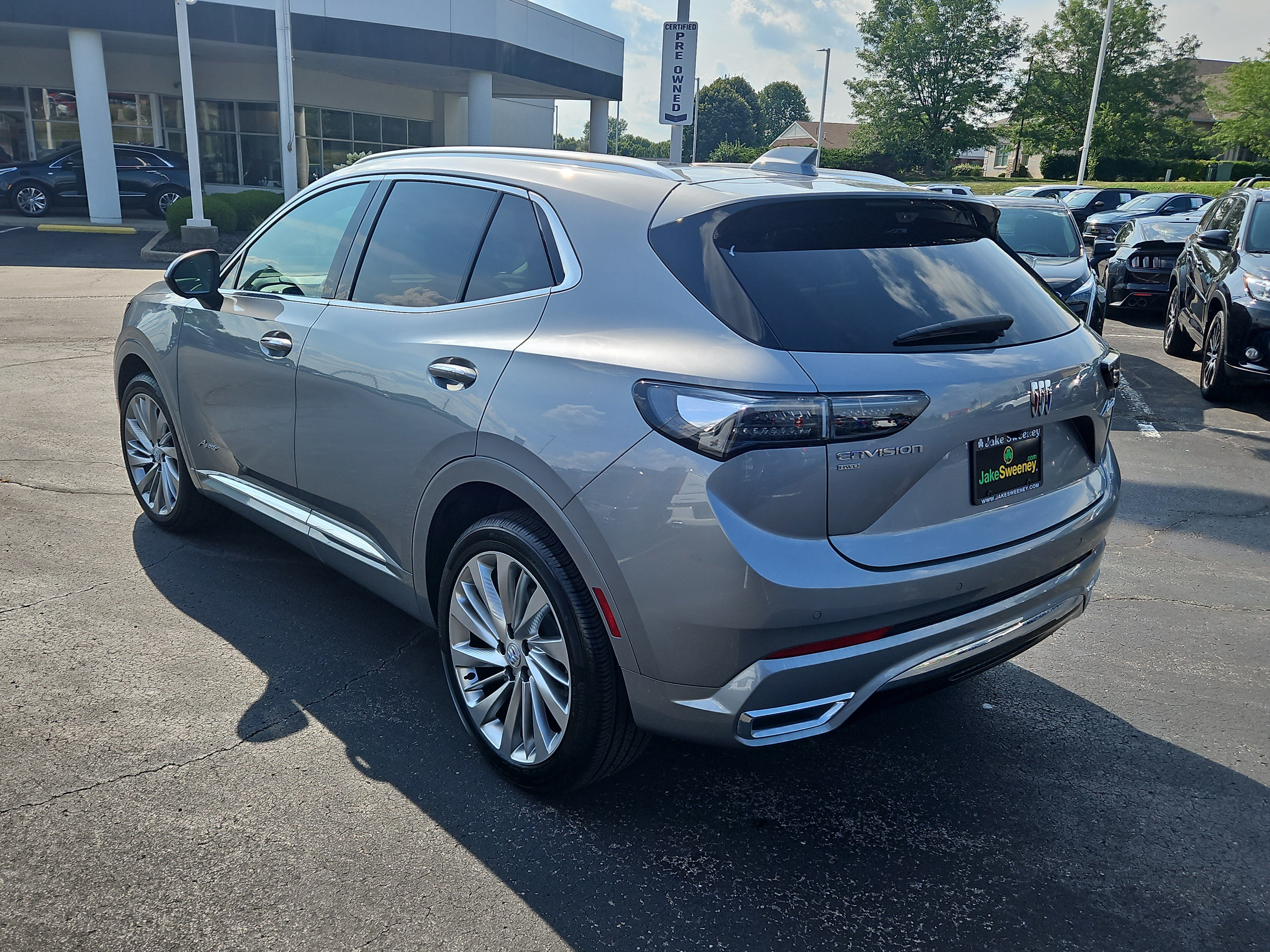 Used 2025 Buick Envision Avenir AWD/4WD image 3