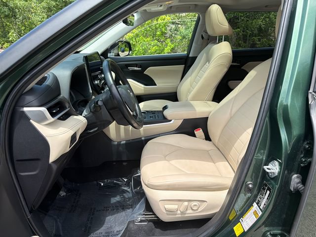Used 2023 Toyota Highlander XLE AWD/4WD image 25