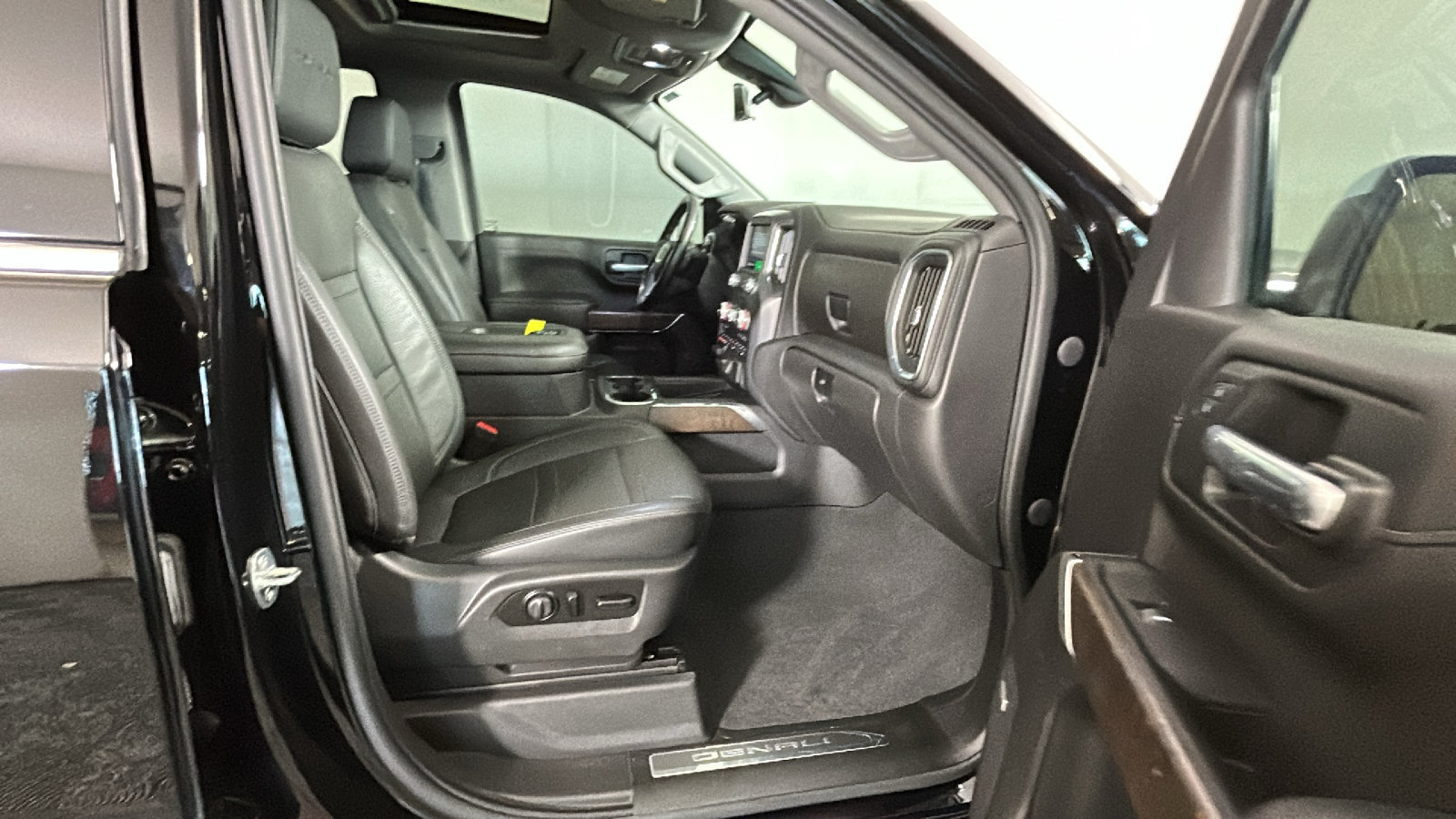 Used 2021 GMC Sierra 1500 Denali w/ Denali Ultimate Package AWD/4WD image 36