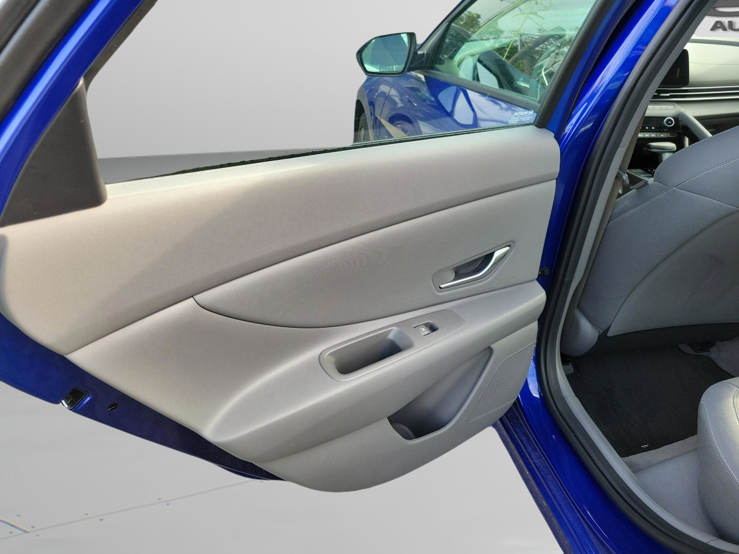 Used 2023 Hyundai Elantra SEL w/ Convenience Package FWD image 13