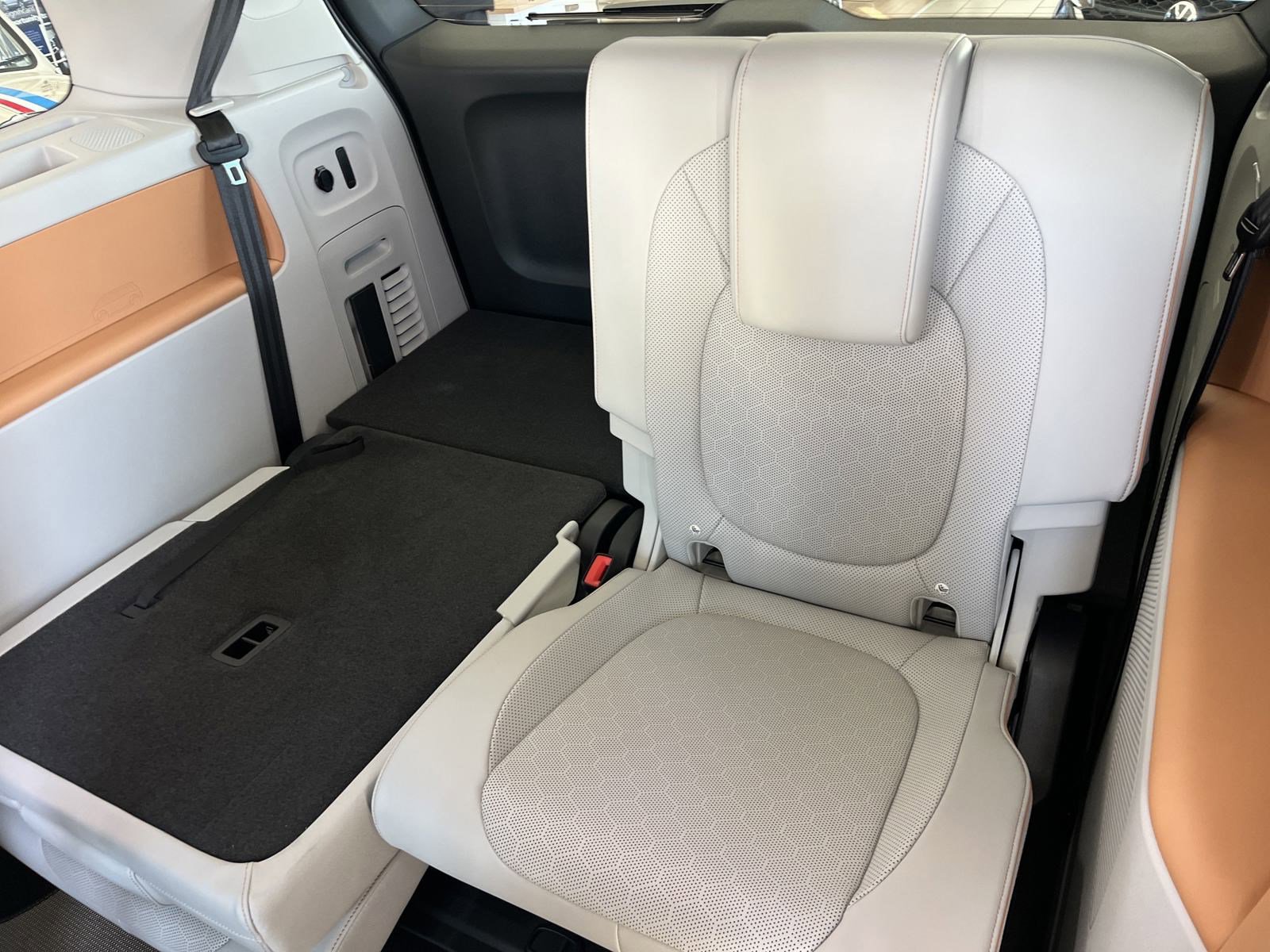 New 2025 Volkswagen ID. Buzz 1st Edition image 10