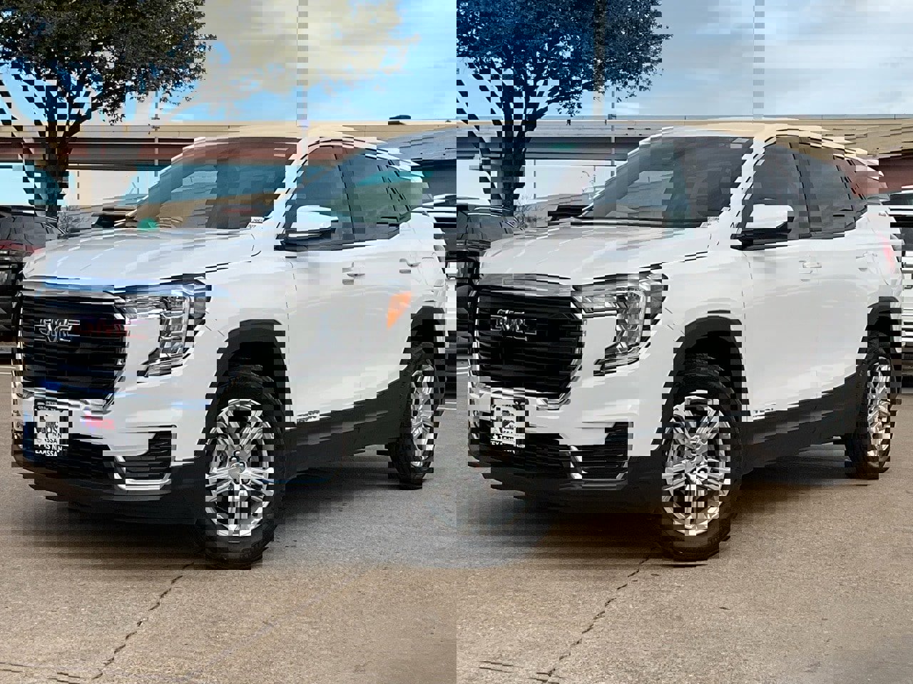 Used 2024 GMC Terrain SLE image 2