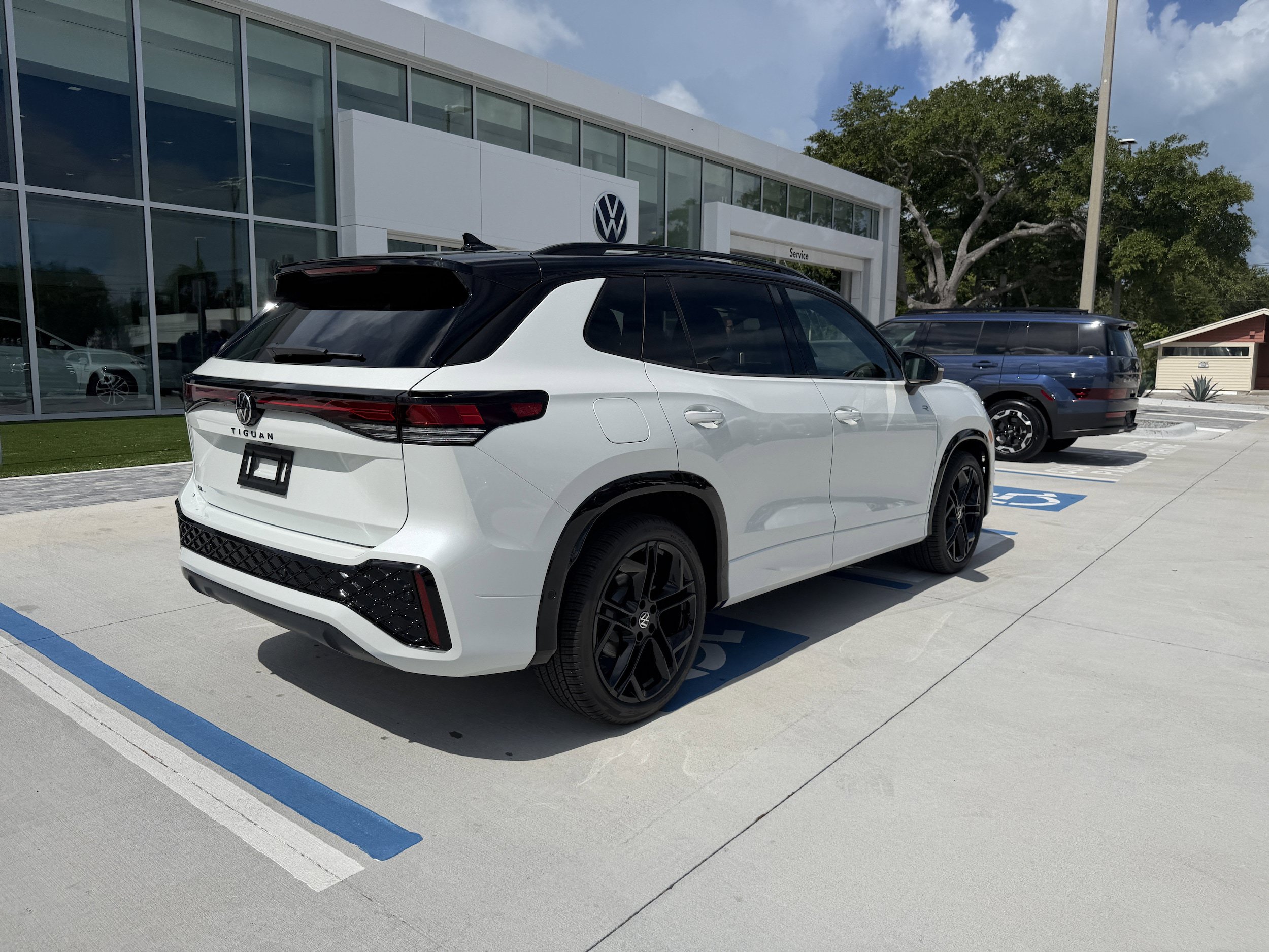 New 2026 Volkswagen Tiguan SE R-Line FWD image 3
