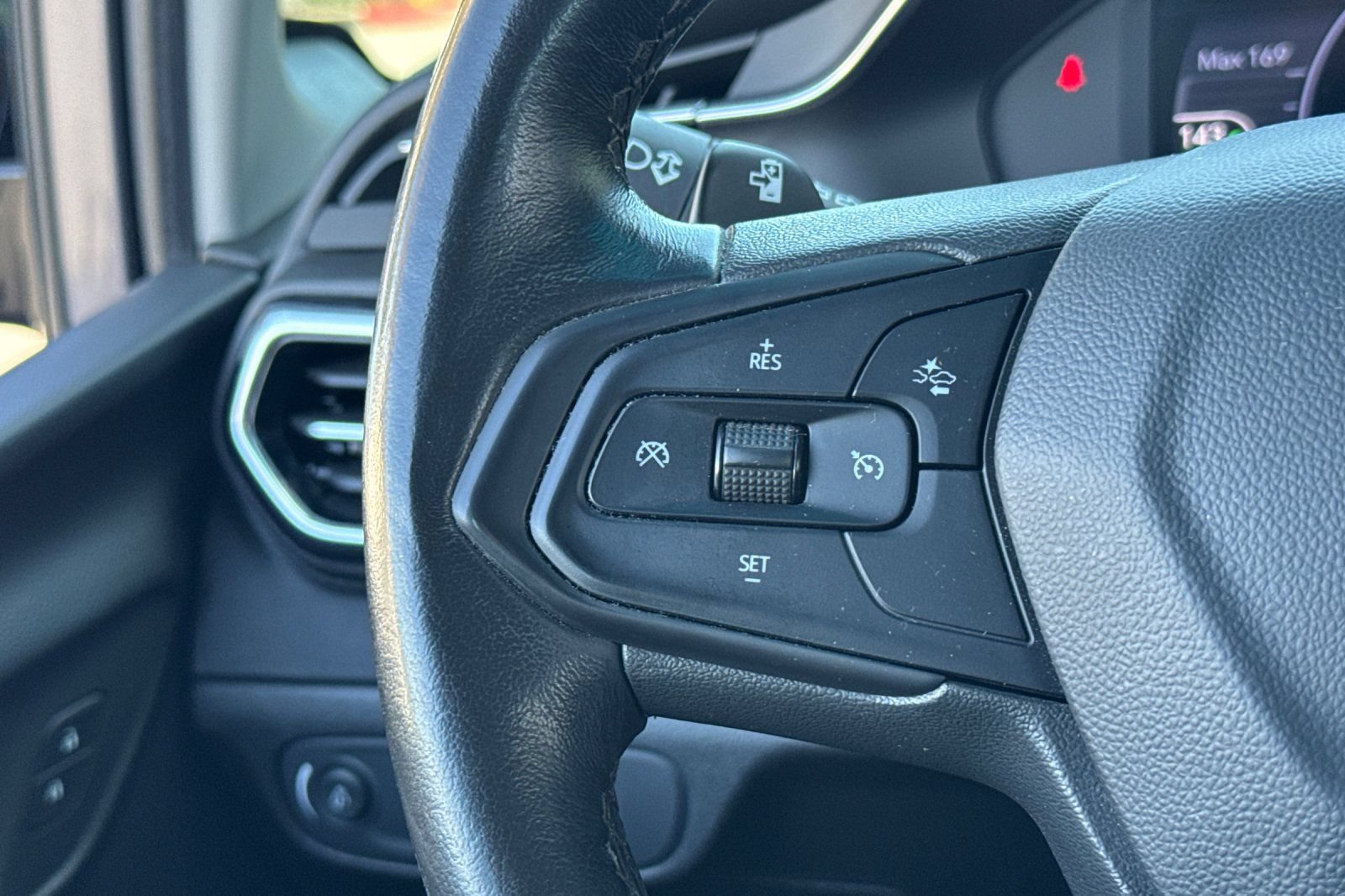Used 2023 Chevrolet Bolt LT w/ Infotainment Package FWD image 34