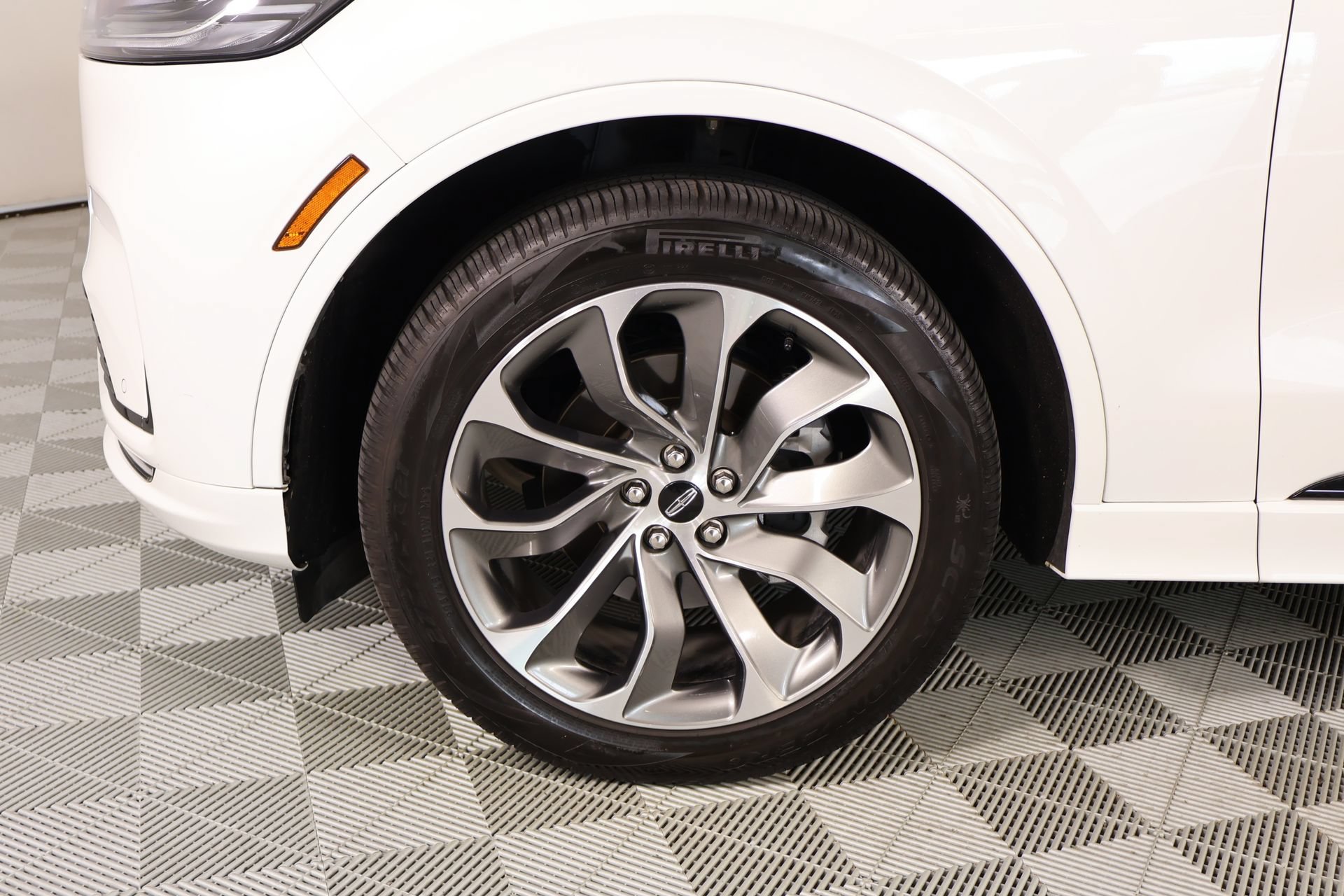 Used 2025 Lincoln Aviator AWD w/ Jet Appearance Package image 20