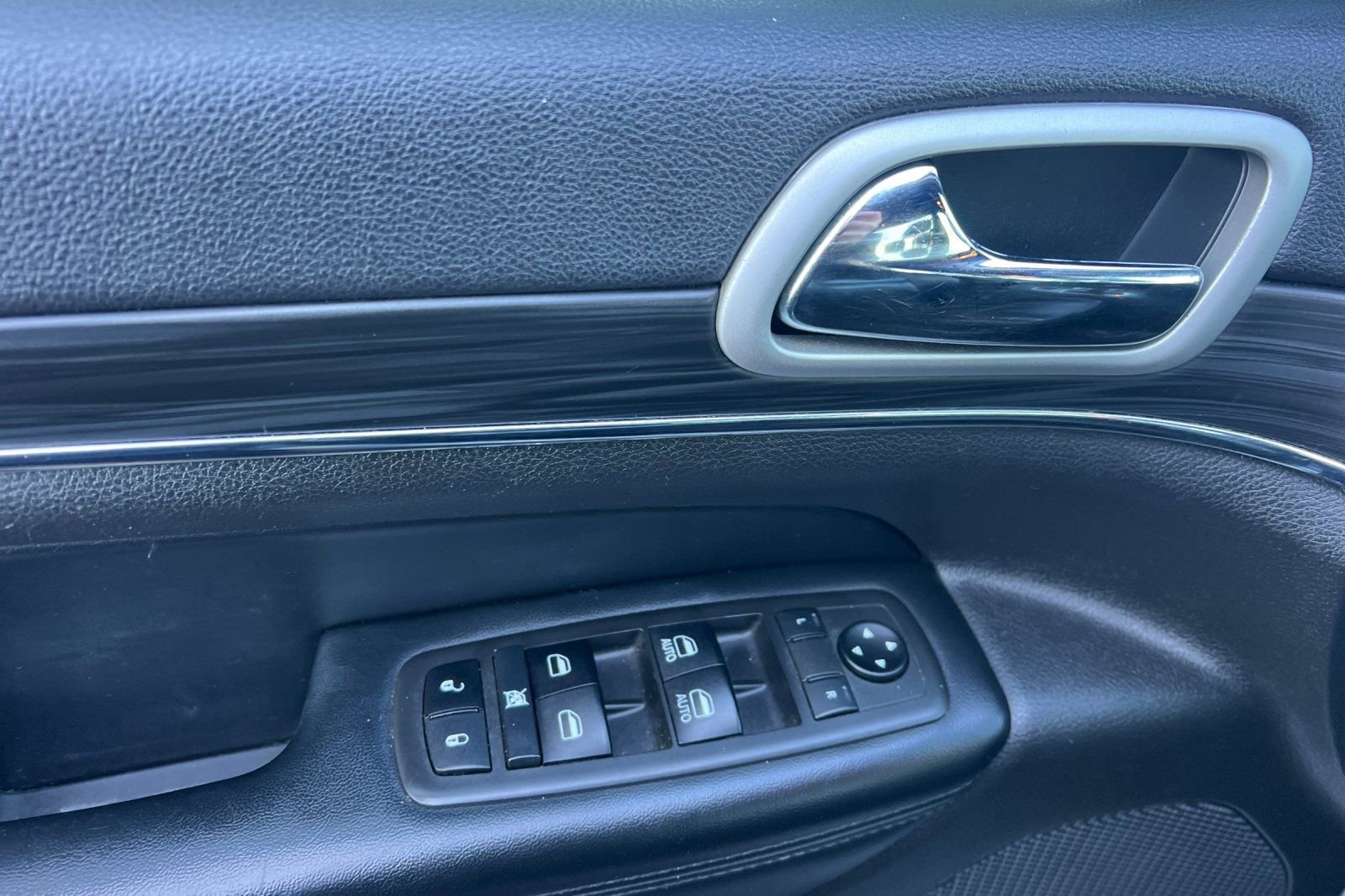 Used 2021 Jeep Grand Cherokee Limited w/ Luxury Group II image 12