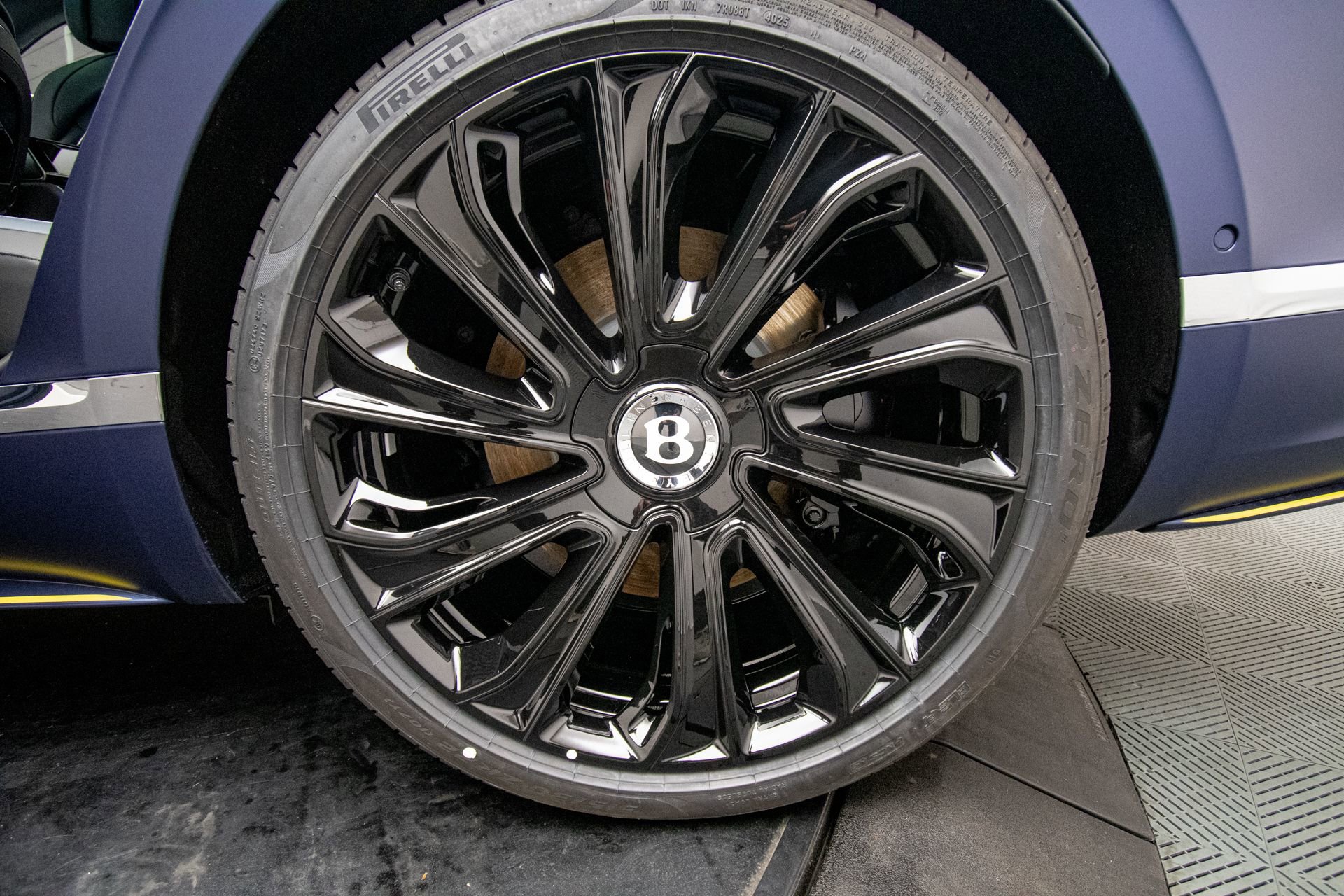 New 2026 Bentley Flying Spur Plug-In Hybrid AWD/4WD image 54