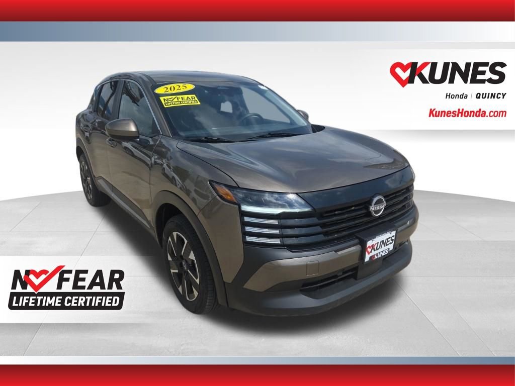 Used 2025 Nissan Kicks SV AWD/4WD image 1