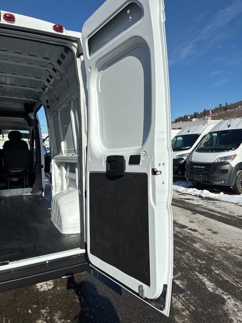 Used 2025 RAM ProMaster 2500 w/ Convenience Group image 13
