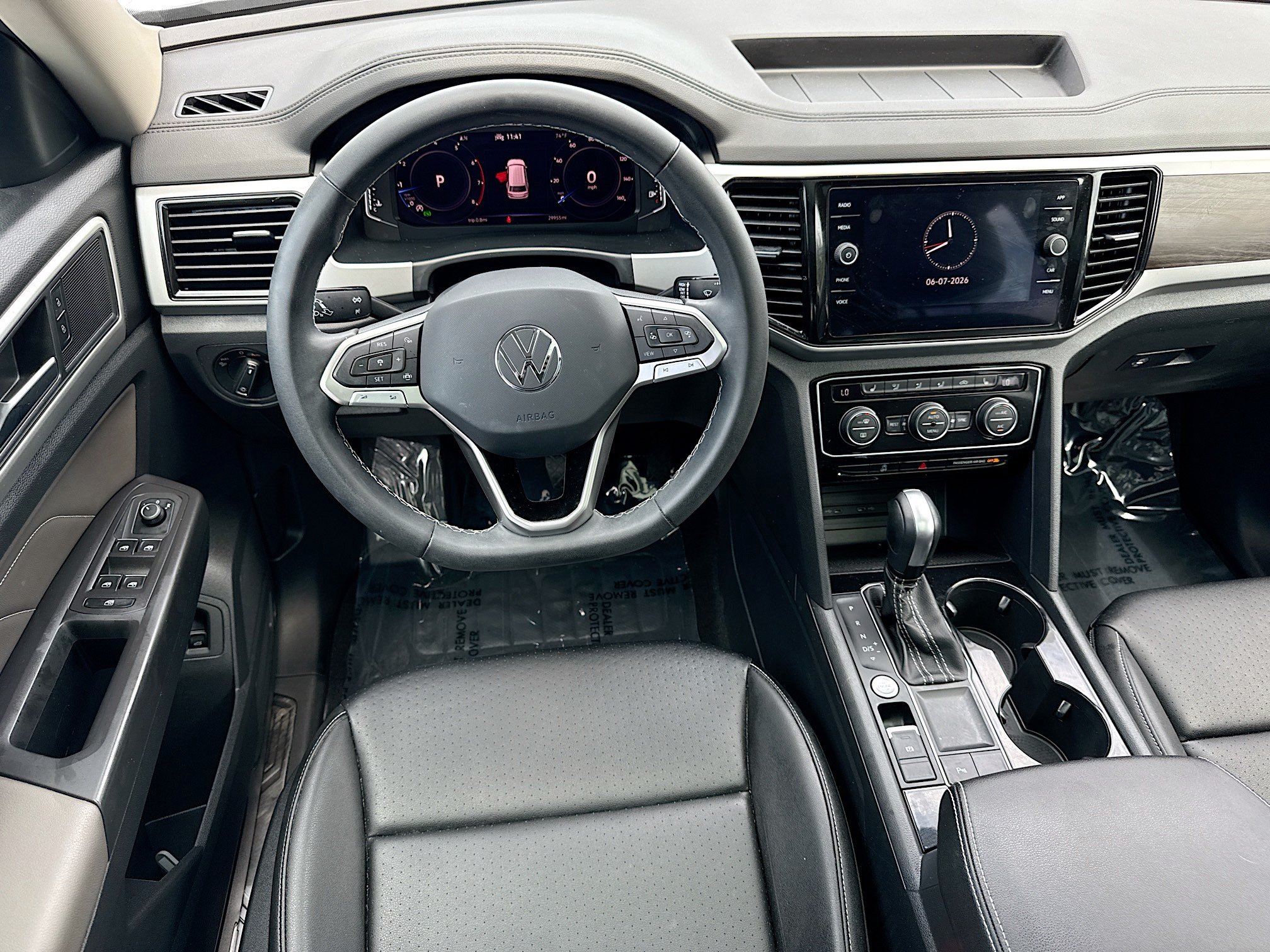 Used 2023 Volkswagen Atlas SE w/ Panoramic Sunroof Package FWD image 17