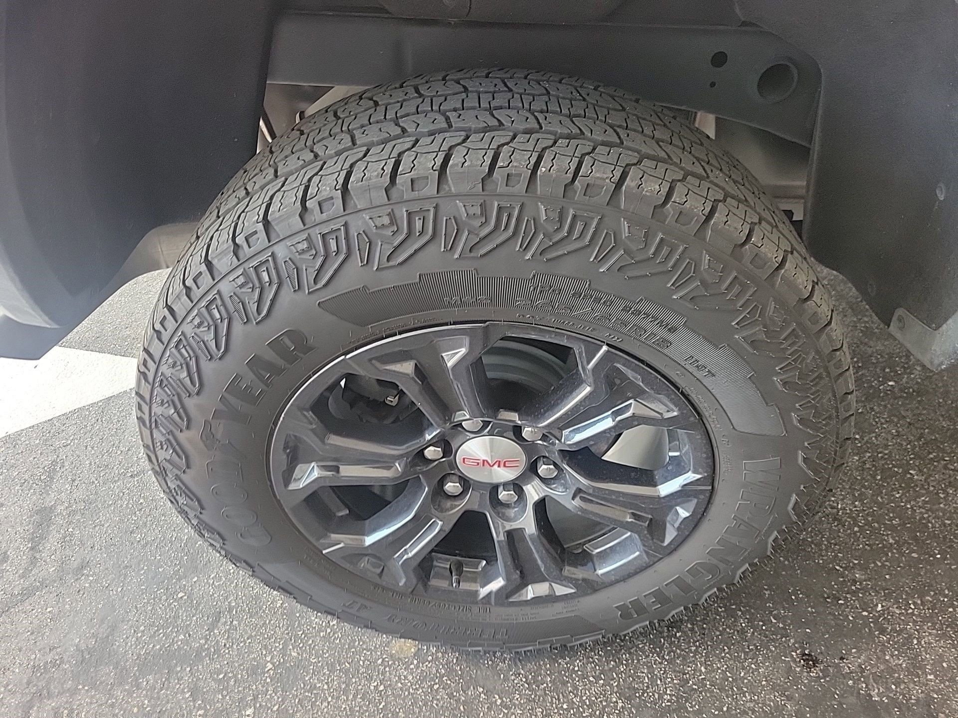 Certified 2024 GMC Canyon Elevation image 9