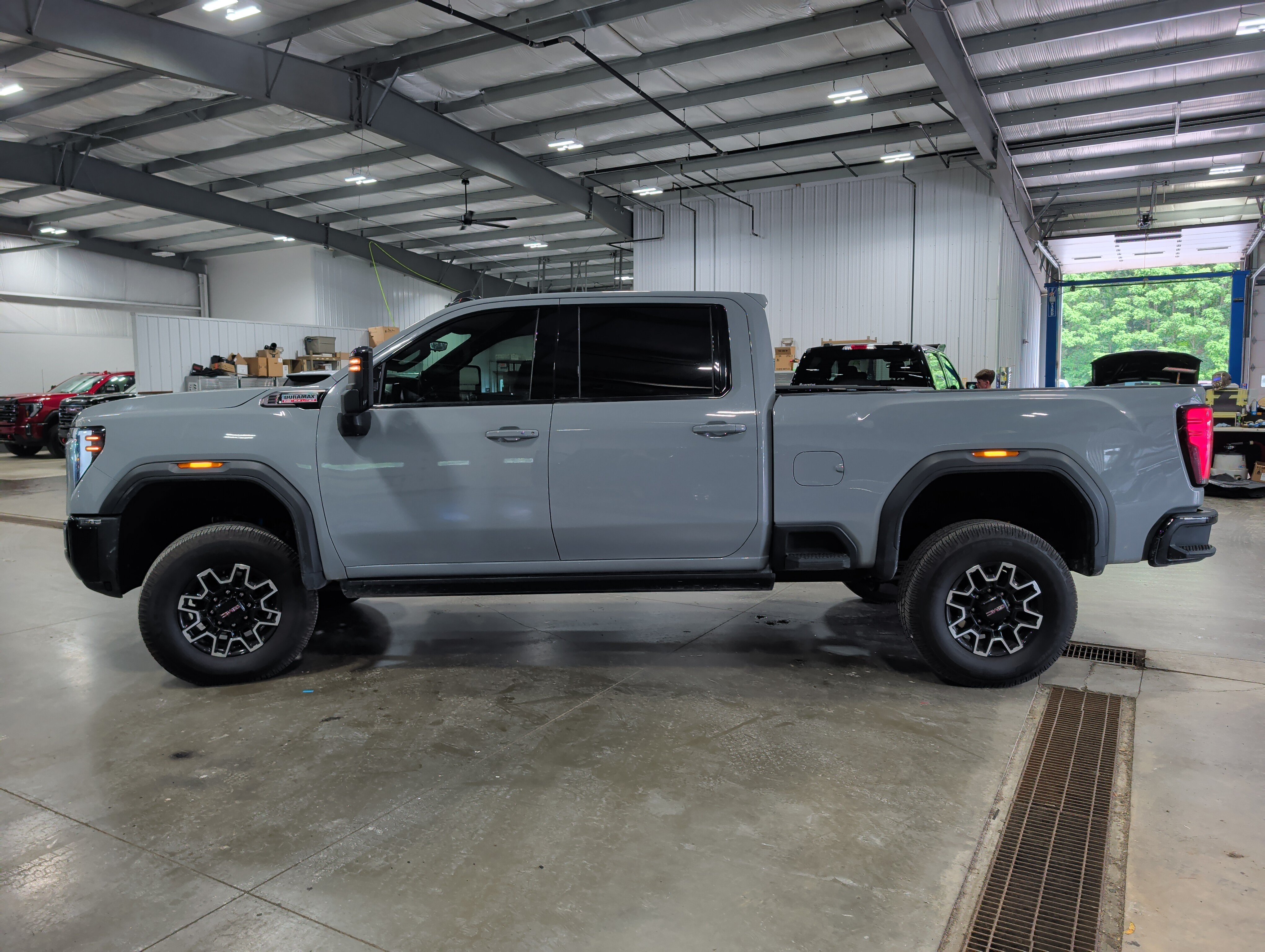 Used 2024 GMC Sierra 2500 AT4X AWD/4WD image 6