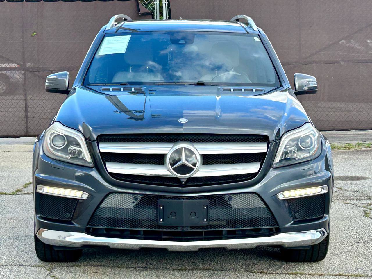 Used 2016 Mercedes-Benz GL 550 4MATIC image 3