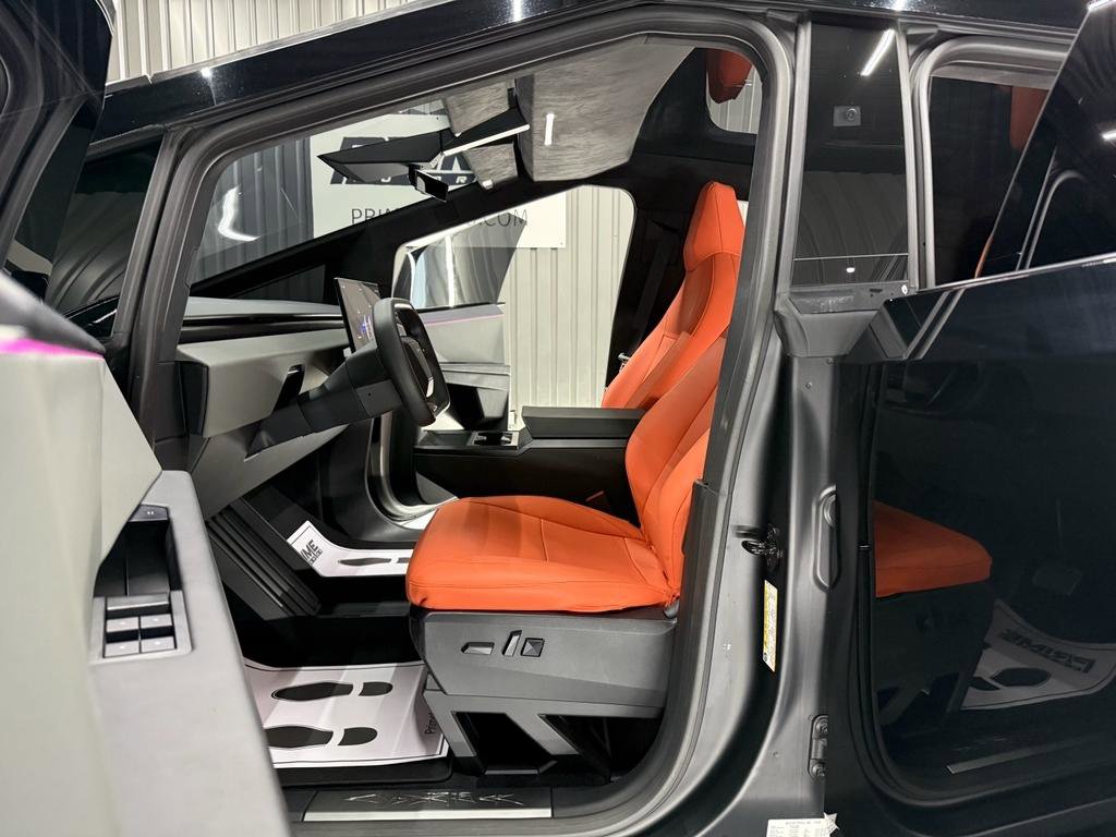Used 2024 Tesla Cybertruck AWD Crew Cab image 19