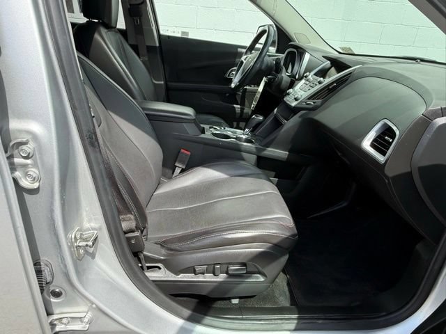 Used 2017 Chevrolet Equinox Premier w/ Enhanced Convenience Package FWD image 16
