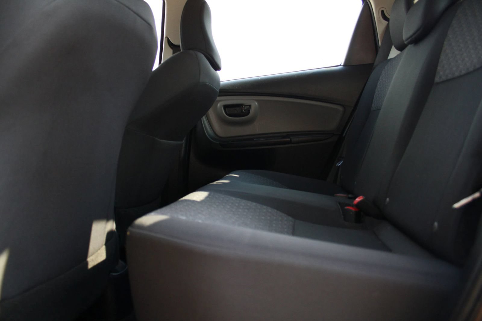 Used 2015 Toyota Yaris L FWD image 15