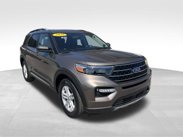 Used 2021 Ford Explorer XLT w/ Equipment Group 202A AWD/4WD image 8