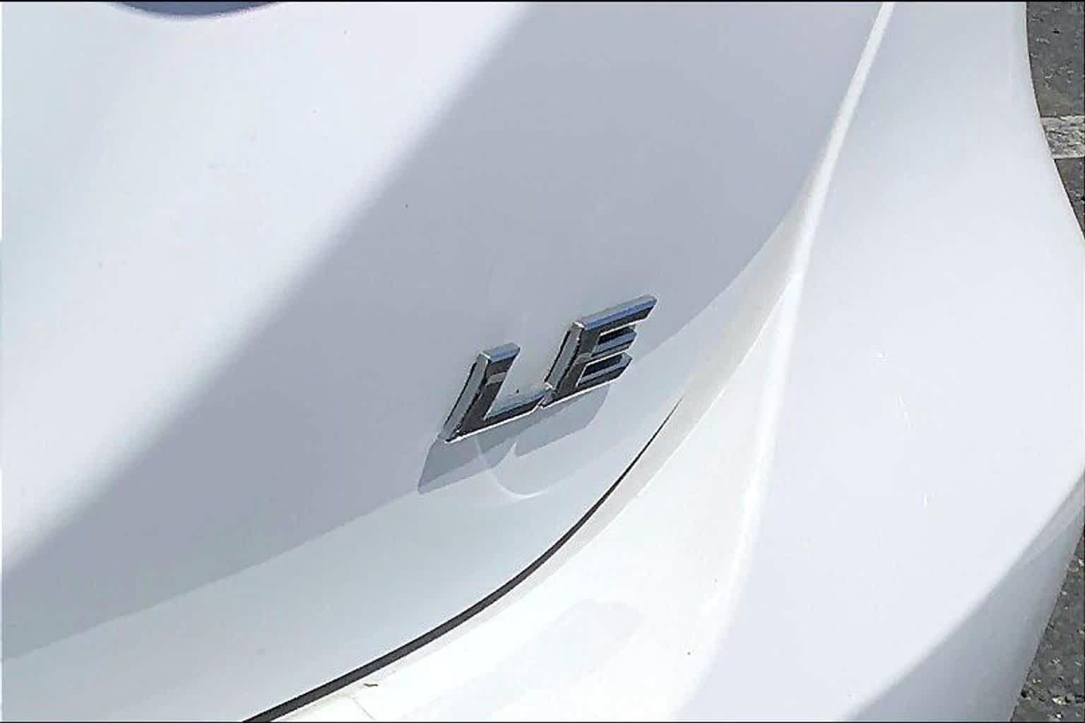 Used 2020 Toyota Camry LE FWD image 9