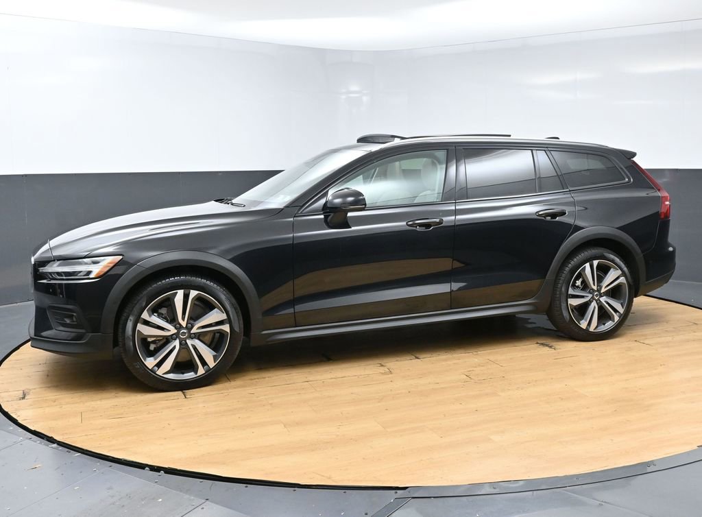 Used 2025 Volvo V60 B5 Cross Country Plus AWD/4WD image 6