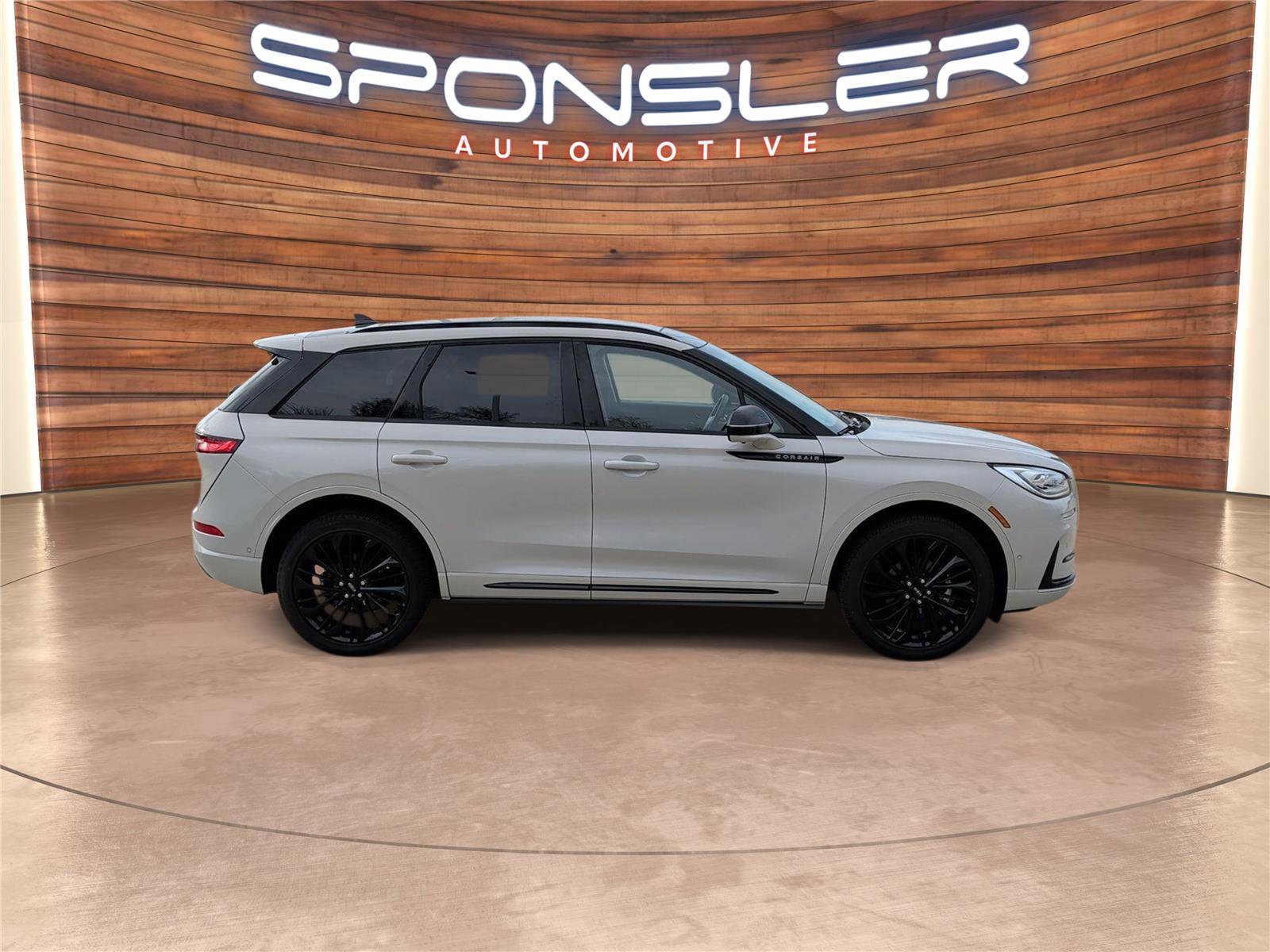 Used 2023 Lincoln Corsair Reserve w/ Equipment Group 202A image 8