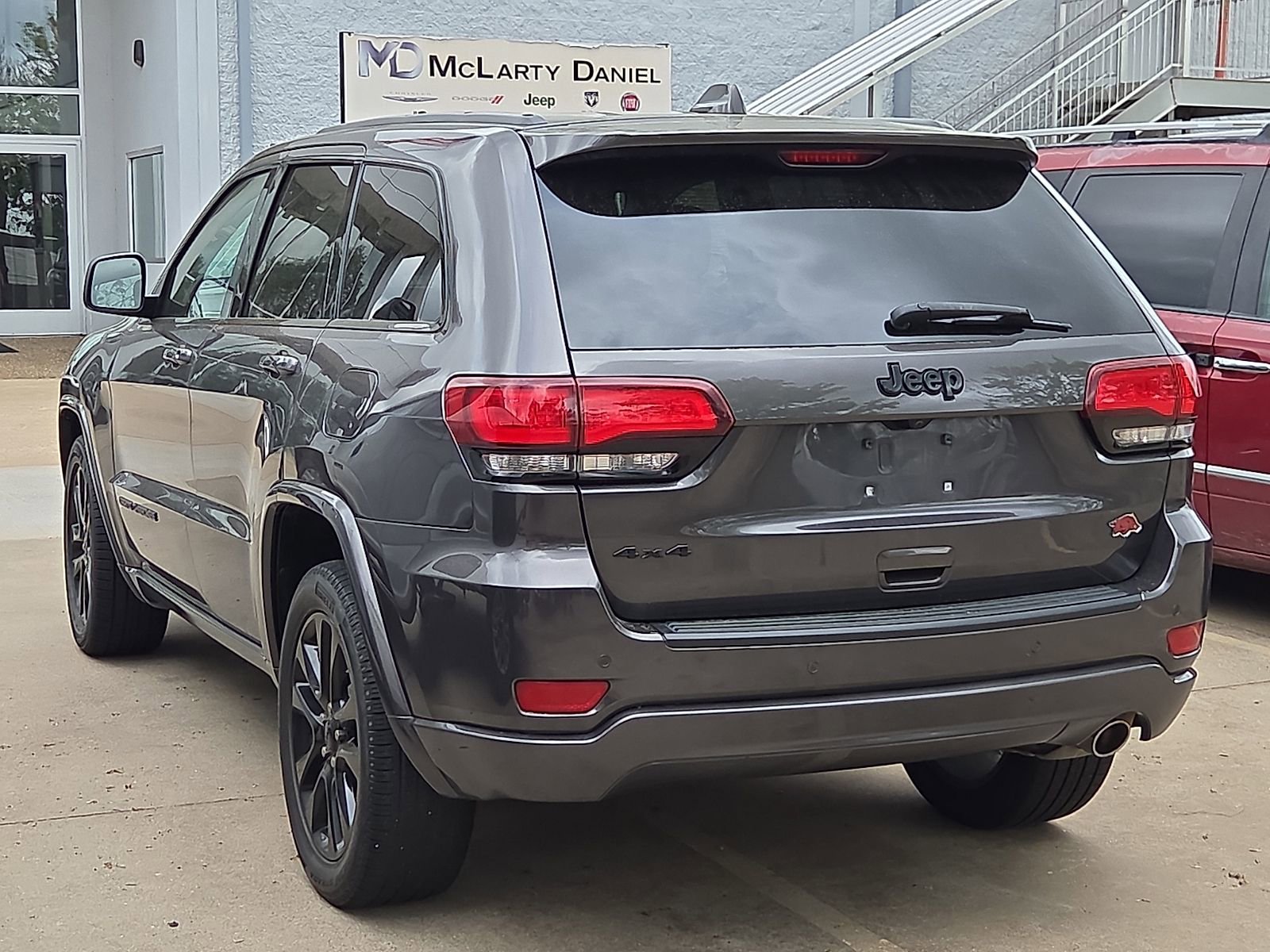 Used 2018 Jeep Grand Cherokee Altitude AWD/4WD image 3
