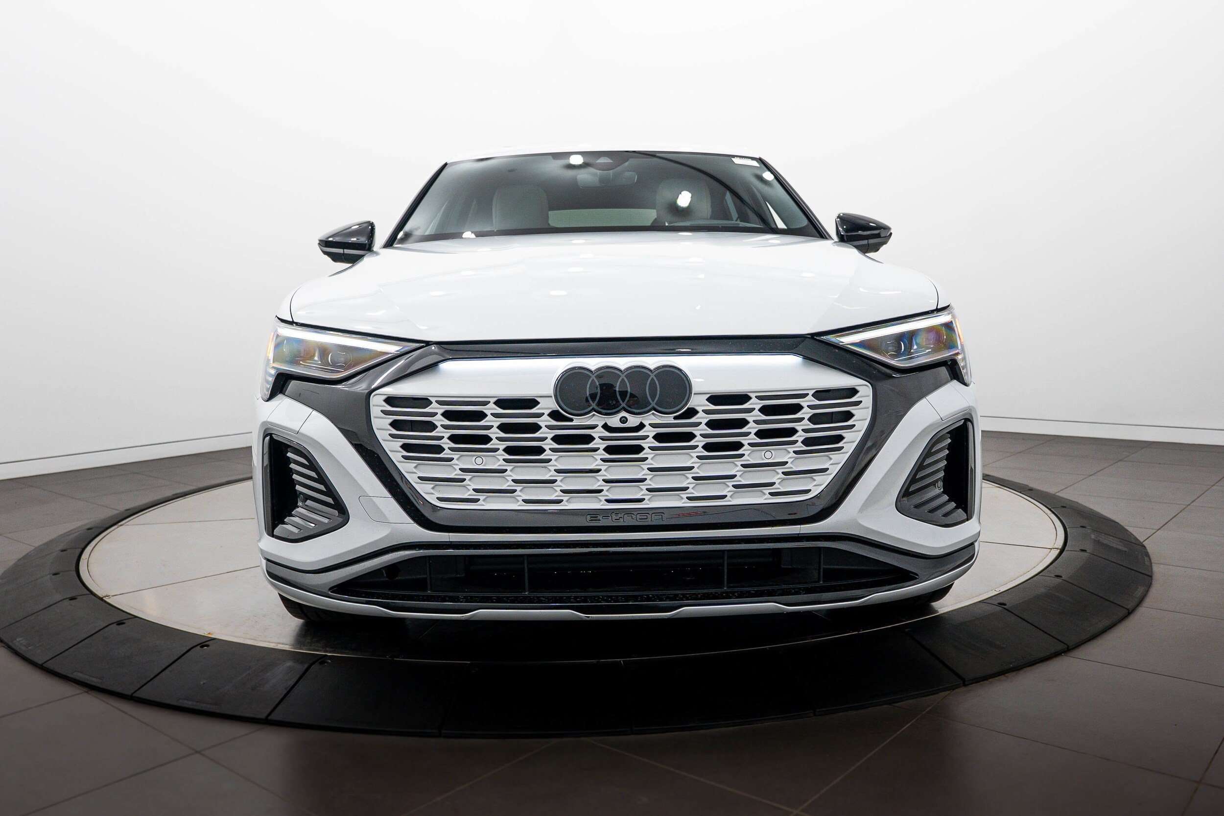 Certified 2024 Audi Q8 e-tron Prestige w/ Prestige Package AWD/4WD image 25