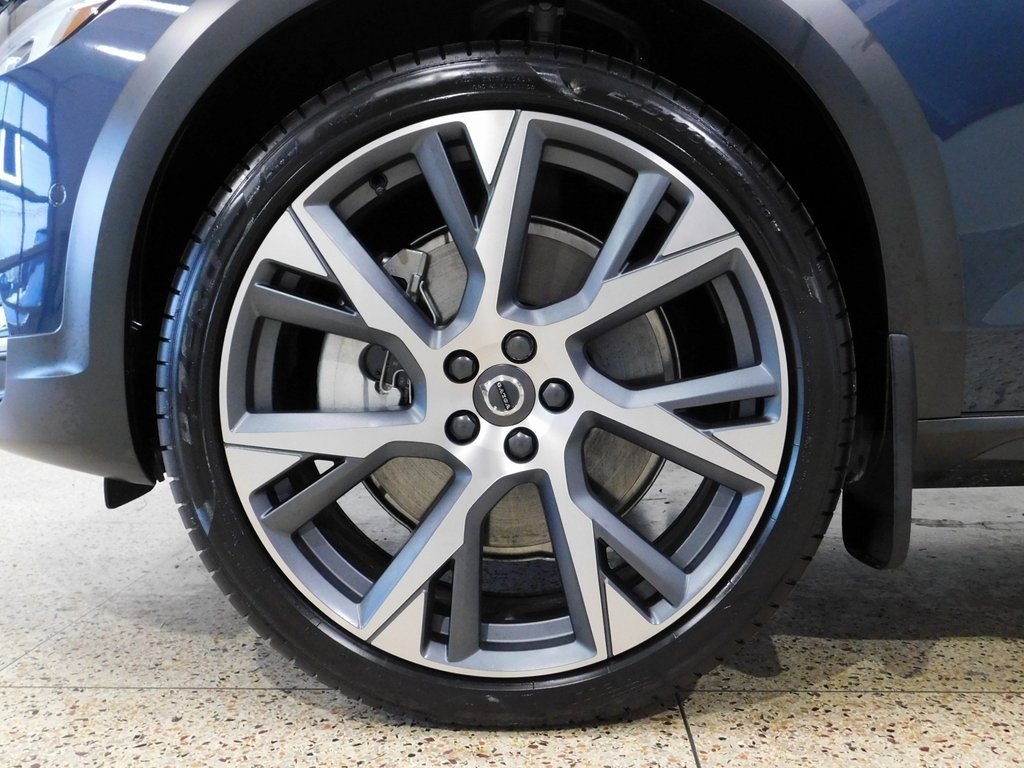 Used 2026 Volvo V90 B6 Cross Country Ultra image 23