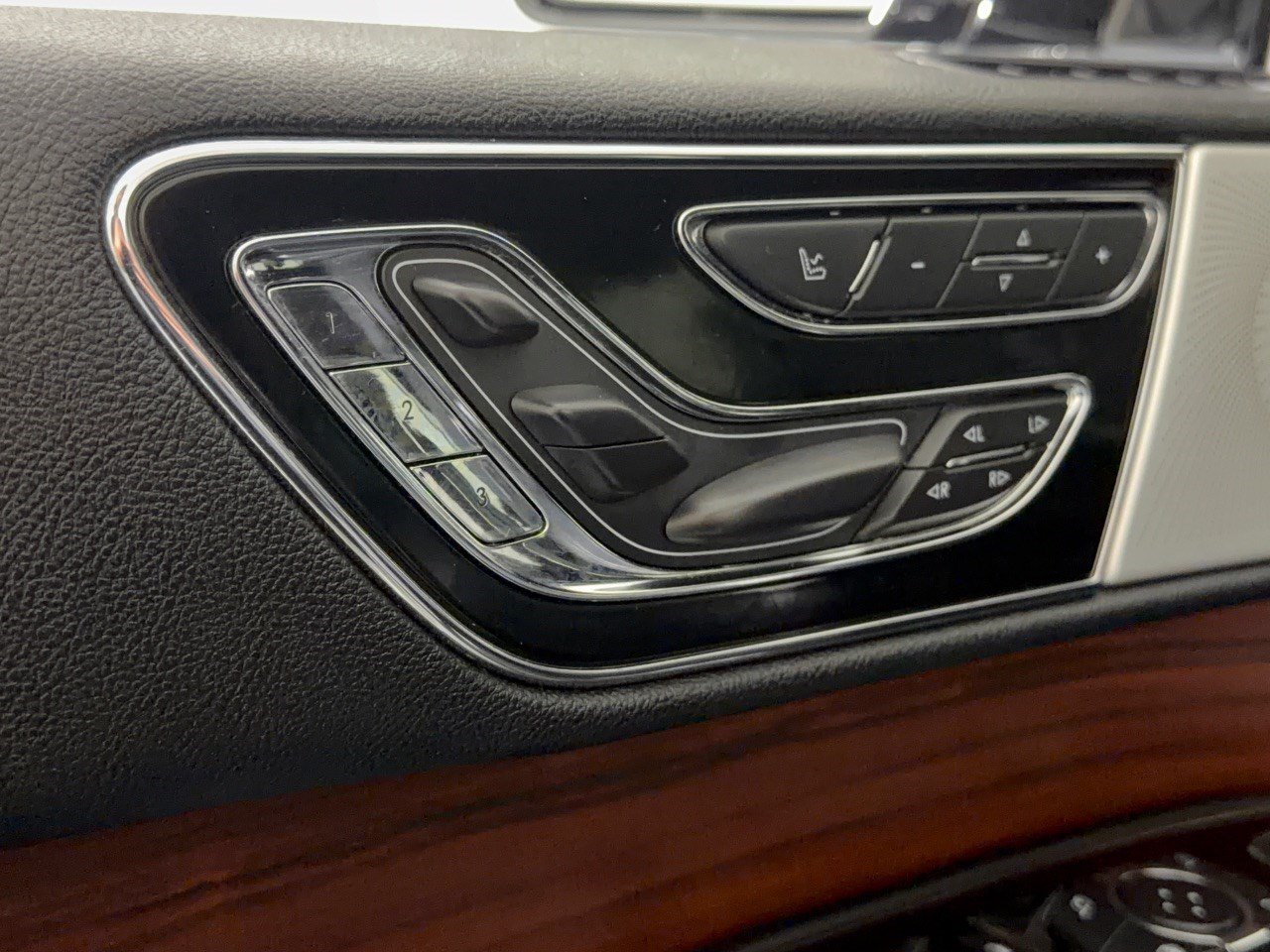 Used 2021 Lincoln Navigator L Reserve w/ Luxury Package AWD/4WD image 16