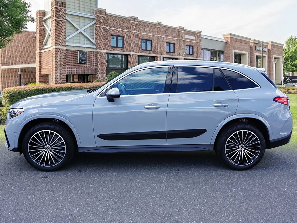 Certified 2025 Mercedes-Benz GLC 300 4MATIC image 4