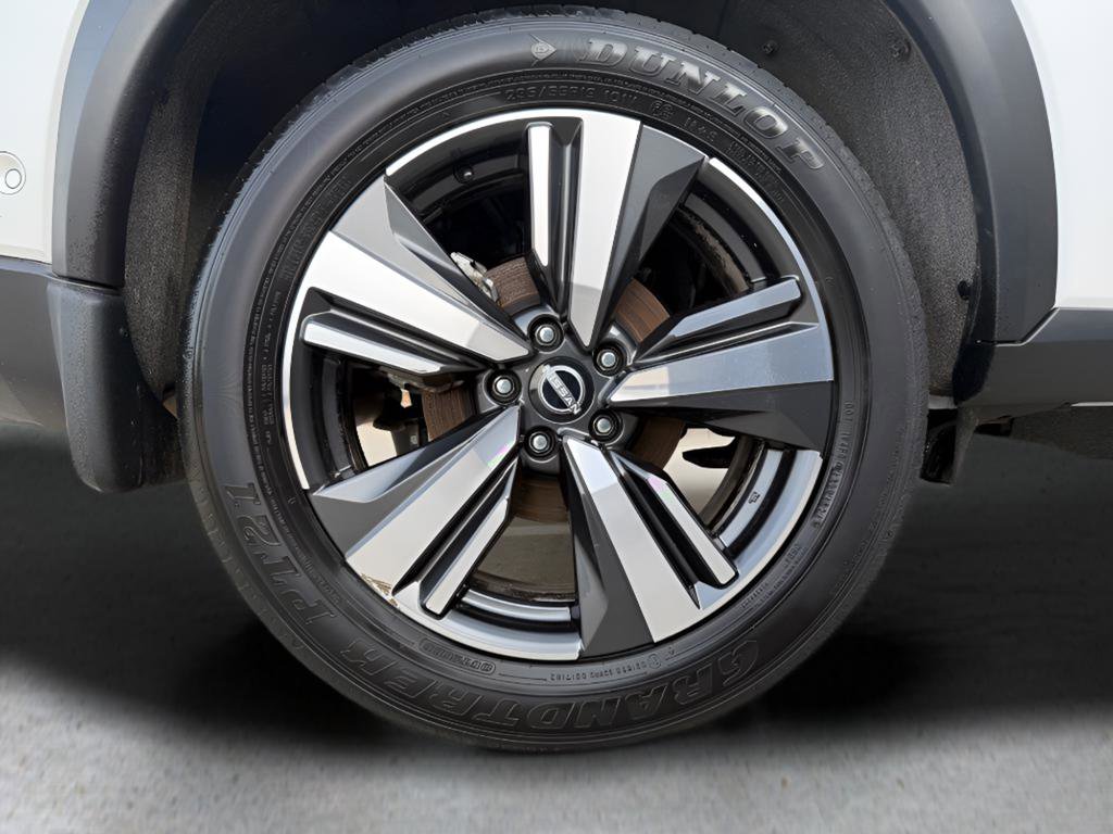 Certified 2025 Nissan Rogue SL image 30