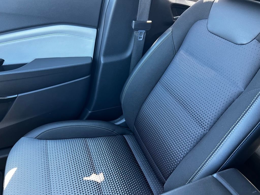 Used 2025 Chevrolet Trax LT image 30