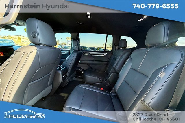 Used 2024 GMC Acadia Elevation image 23