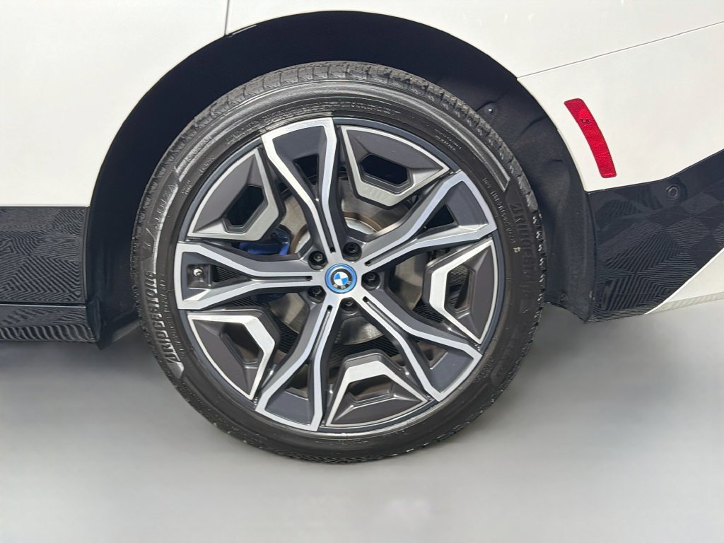 Used 2024 BMW iX xDrive50 w/ Premium Package AWD/4WD image 32