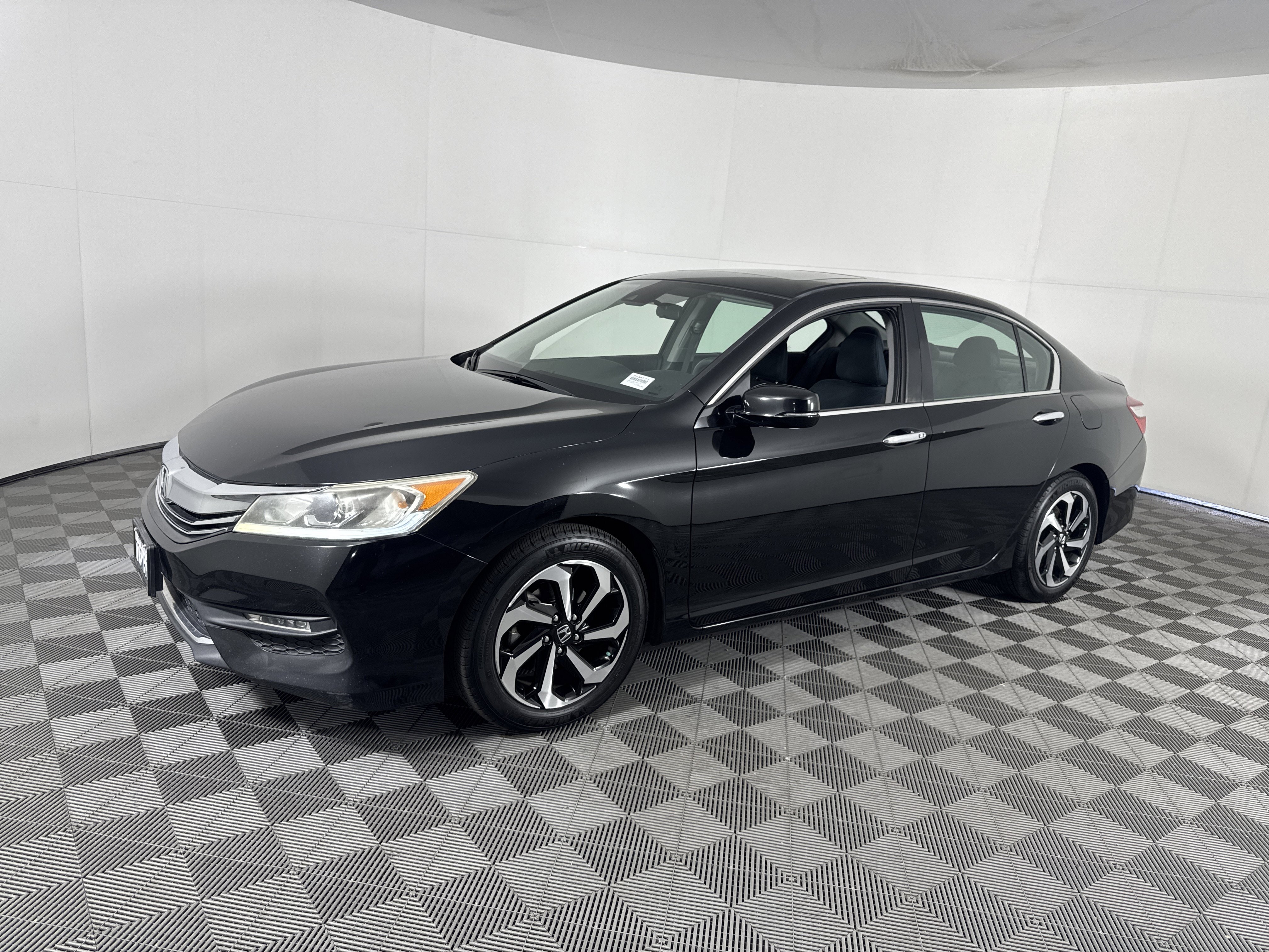 Used 2017 Honda Accord EX image 8