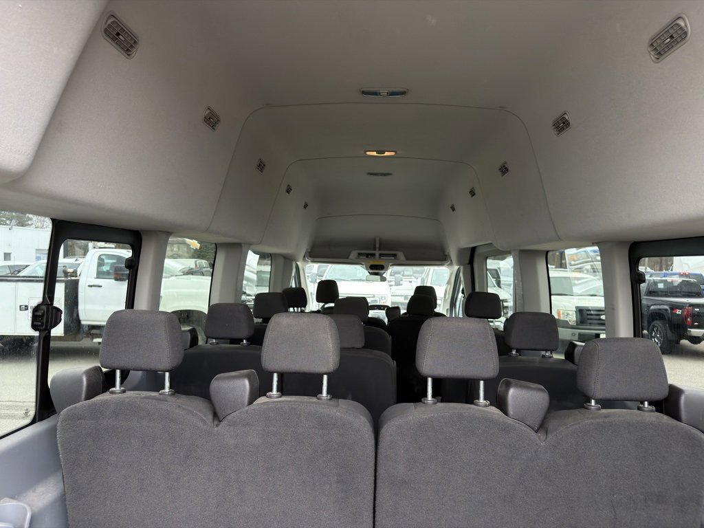 Used 2017 Ford Transit 350 XLT image 4